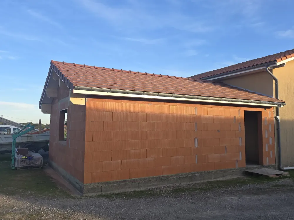 Maçon à Lahitte-Toupière